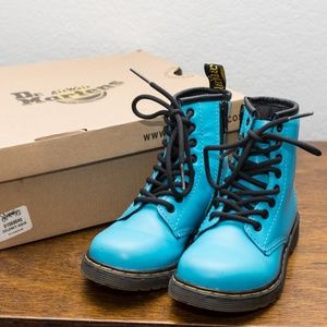 Dr. Martens Little Kids 11 Delaney Softy T Wild Aqua AirWair with Bouncing Soles